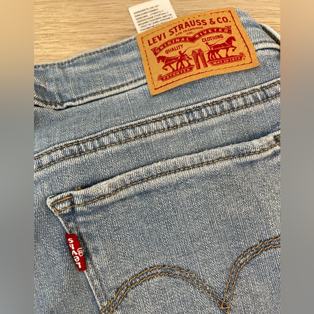 LEVIS 711 Light Blue Distressed Skinny Jeans. Size 26 - Picture 5 of 11
